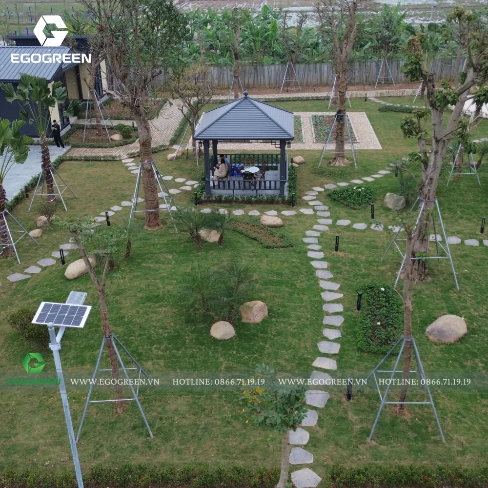 Chòi nghỉ và nhà nghỉ dưỡng nhìn từ trên cao.